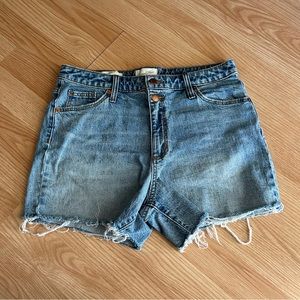 Universal Thread Raw Hem Vintage Midi Jean Shorts 10/30